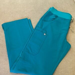 Figs Kade Cargo Scrub Pants in Teal, Size S